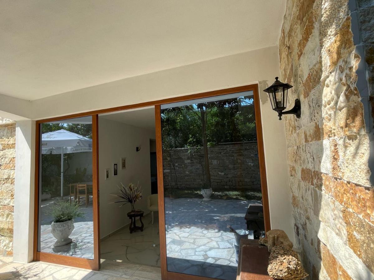 Xho'S Forest Guest House Berat Exterior photo