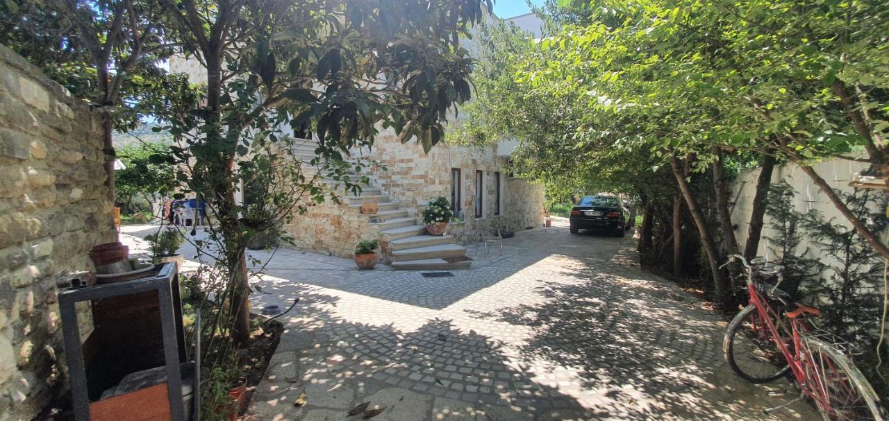 Xho'S Forest Guest House Berat Exterior photo